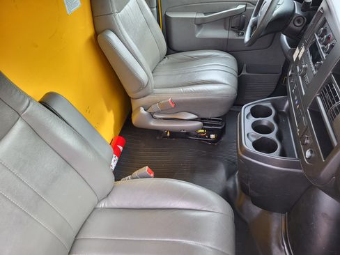 Used 2021 GMC Savana 3500 w/ Power Convenience Package RWD image 12