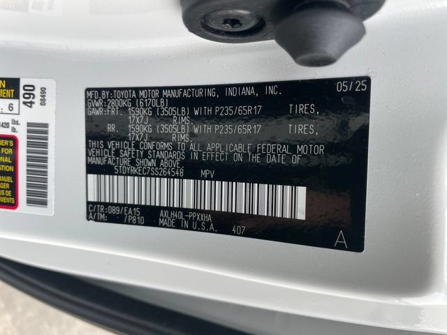 Used 2025 Toyota Sienna XLE FWD image 32