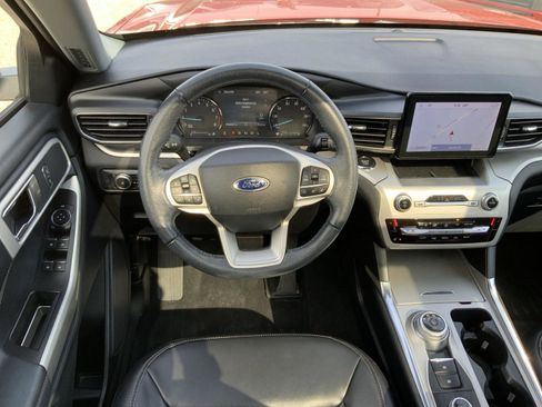 Used 2022 Ford Explorer XLT w/ Equipment Group 202A image 26