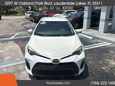 Used 2017 Toyota Corolla SE FWD image 2