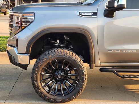 New 2026 GMC Sierra 1500 SLT image 7