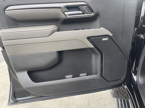 Used 2025 Chevrolet Silverado 2500 ZR2 w/ Technology Package image 22