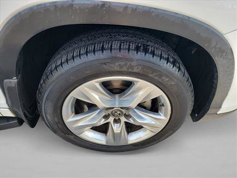 Used 2017 Toyota Highlander Limited image 8