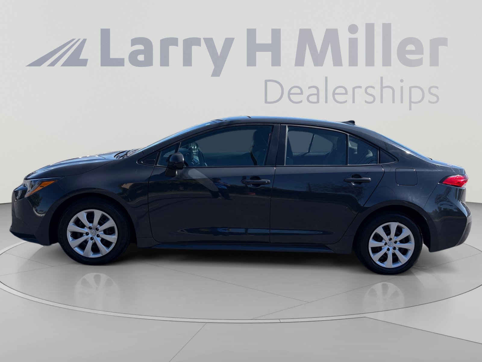 Certified 2025 Toyota Corolla LE FWD image 2