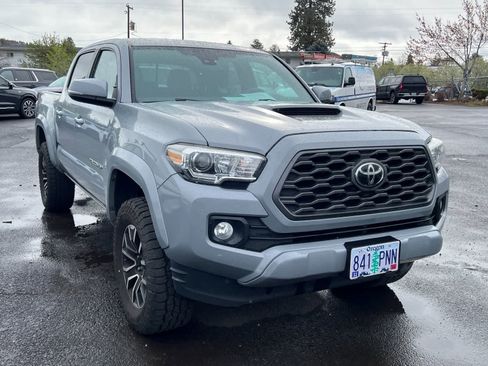 Used 2020 Toyota Tacoma TRD Sport image 3