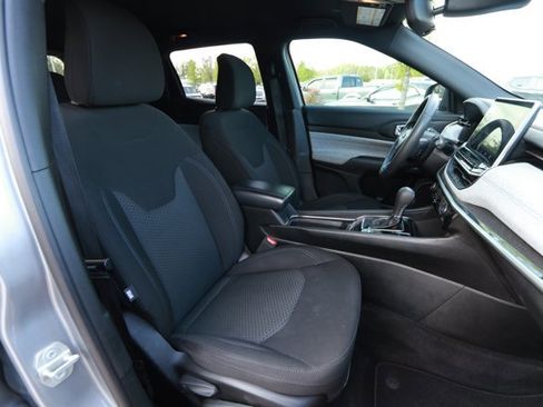 Used 2023 Jeep Compass Sport image 27