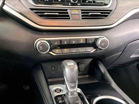 Used 2023 Nissan Altima 2.5 SV w/ SV Premium Package FWD image 8