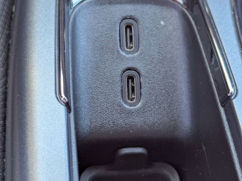 Certified 2025 Chevrolet Equinox EV RS FWD image 26