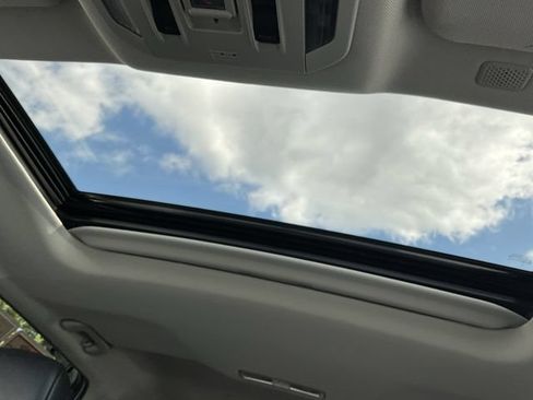 Used 2022 Toyota Highlander XLE AWD/4WD image 38