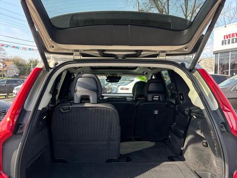 Used 2016 Volvo XC90 T6 Momentum w/ Momentum Plus Package image 5