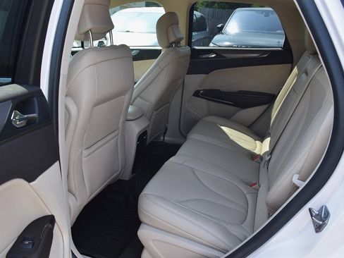 Used 2018 Lincoln MKC Premiere FWD image 12