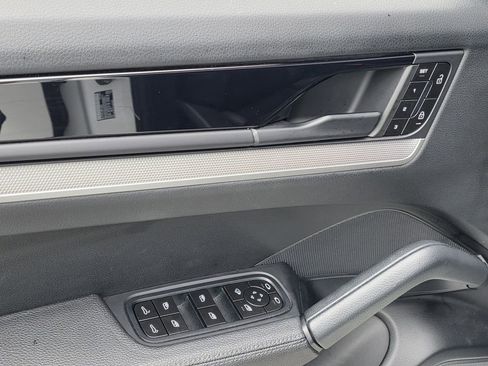 Certified 2024 Porsche Cayenne AWD/4WD image 18