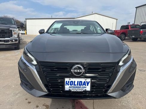 Used 2024 Nissan Altima 2.5 SV w/ SV Premium Package image 18