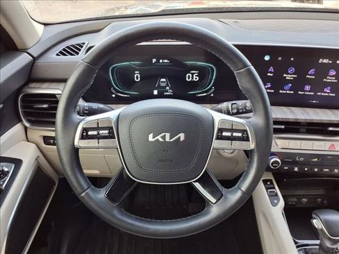 Used 2024 Kia Telluride EX w/ EX Captain's Chair Package image 15