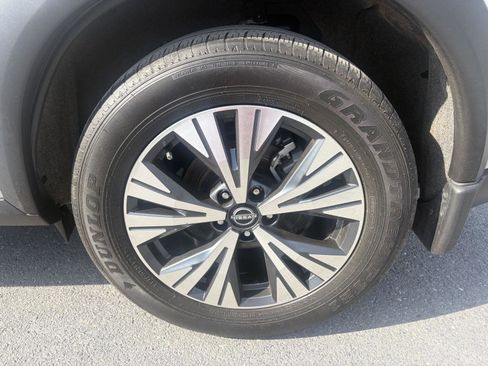 Used 2023 Nissan Rogue SV AWD/4WD image 5