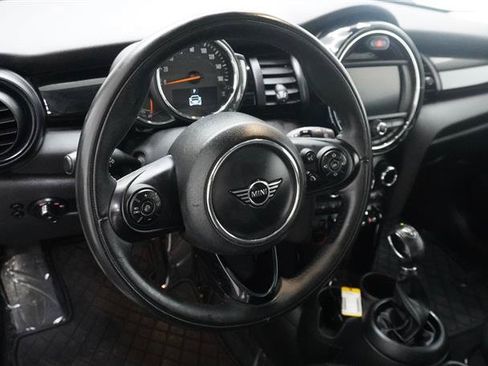 Used 2019 MINI Cooper 2-Door Hardtop w/ Storage Package FWD image 10