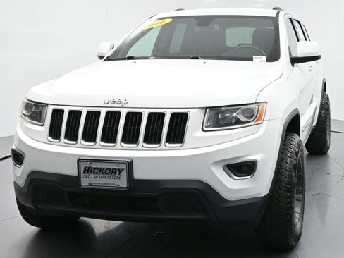 Used 2016 Jeep Grand Cherokee Laredo w/ Quick Order Package 23E AWD/4WD image 3