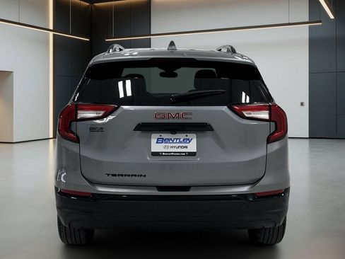 Used 2024 GMC Terrain SLT w/ Elevation Edition FWD image 5