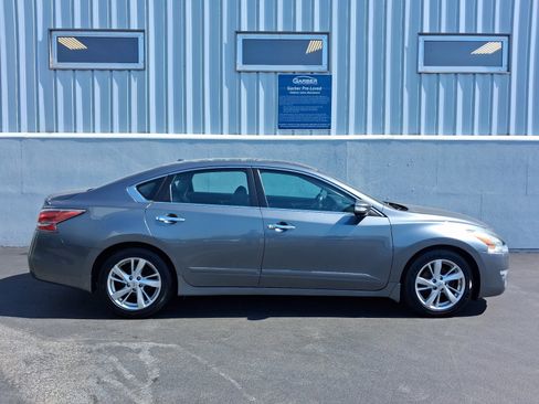 Used 2015 Nissan Altima 2.5 SL w/ Moonroof Package FWD image 9