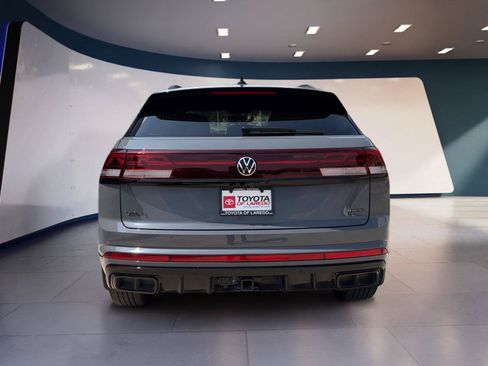 Used 2026 Volkswagen Atlas Cross Sport SEL R-Line AWD/4WD image 4