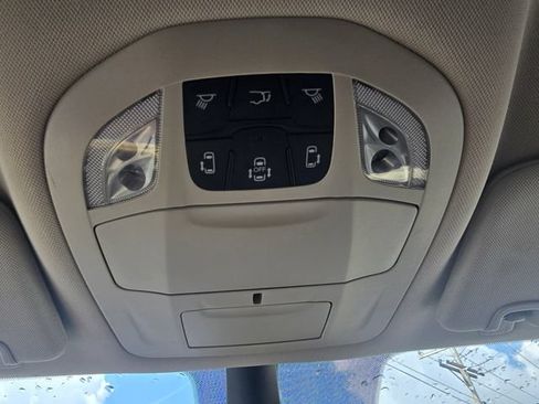 Used 2024 Chrysler Pacifica Touring-L FWD image 26
