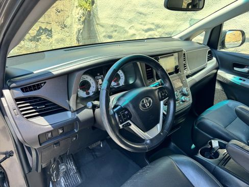 Used 2017 Toyota Sienna SE w/ SE Preferred Package FWD image 13