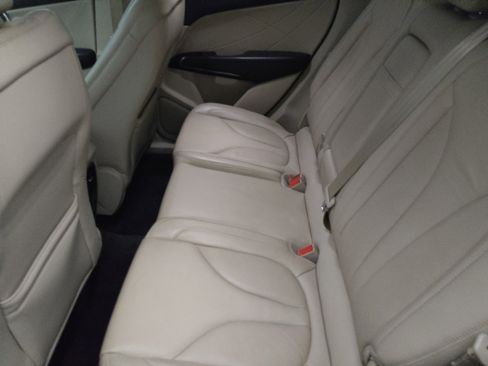 Used 2017 Lincoln MKC Select w/ Select Plus Package FWD image 18