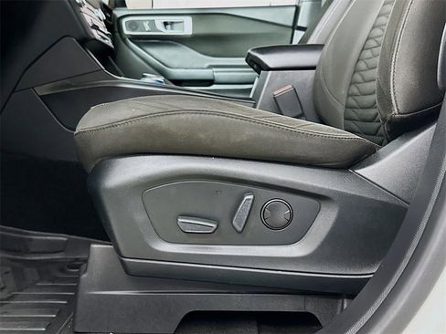 Used 2020 Ford Explorer XLT image 22