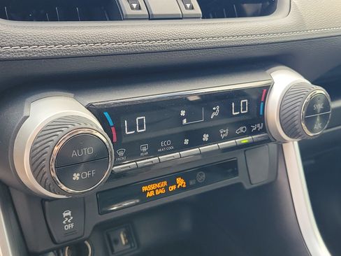 Used 2019 Toyota RAV4 XLE Premium image 32