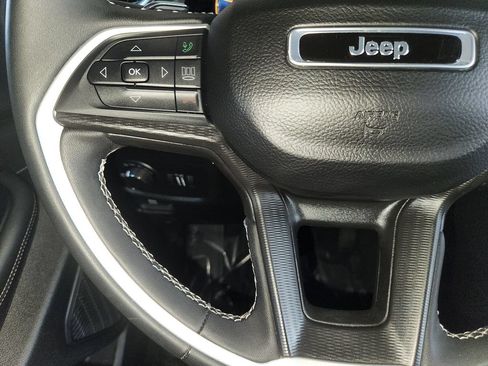 Used 2024 Jeep Grand Cherokee Altitude RWD image 24