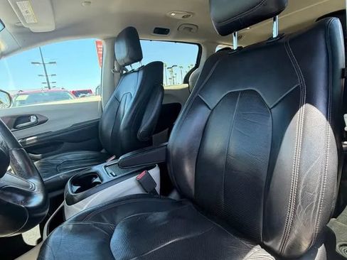 Used 2017 Chrysler Pacifica Touring-L Plus FWD image 7