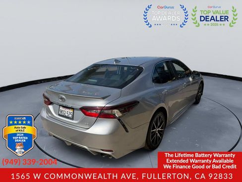 Used 2021 Toyota Camry SE FWD image 3