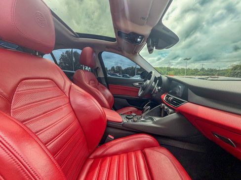Used 2018 Alfa Romeo Giulia Ti Sport w/ Quick Order Package 22S Sport AWD/4WD image 18