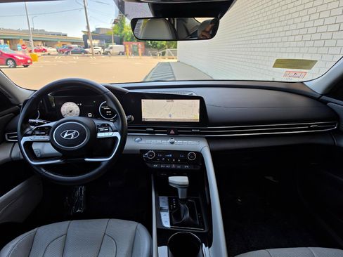 Used 2022 Hyundai Elantra Limited FWD image 15