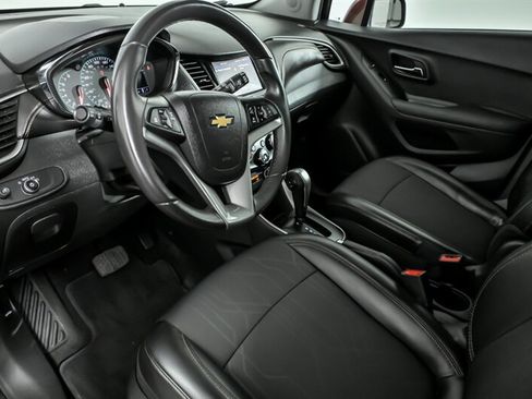 Used 2020 Chevrolet Trax LT w/ Driver Confidence Package AWD/4WD image 16