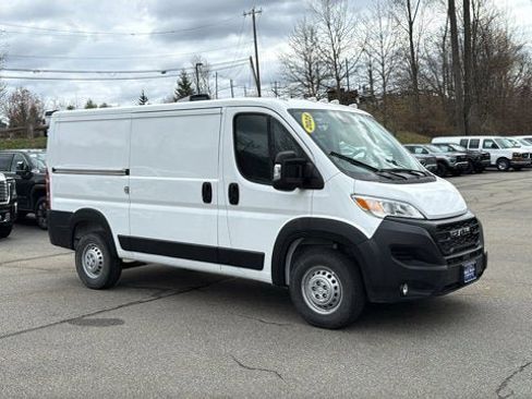 Used 2025 RAM ProMaster 2500 w/ Premium Convenience Group FWD image 2