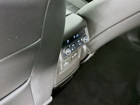 Used 2022 GMC Acadia Denali w/ Denali Ultimate Package AWD/4WD image 25