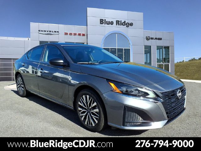 Used 2025 Nissan Altima 2.5 SV FWD image 1