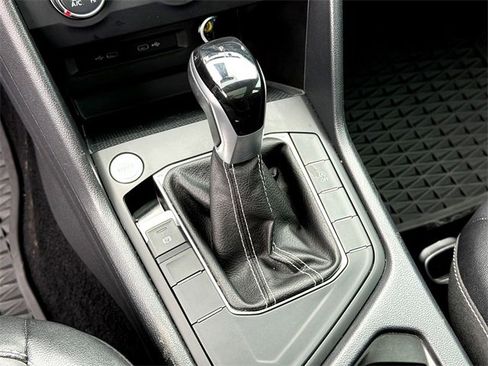 Certified 2022 Volkswagen Taos SE image 21