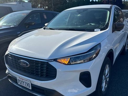 Used 2025 Ford Escape Active AWD/4WD image 1