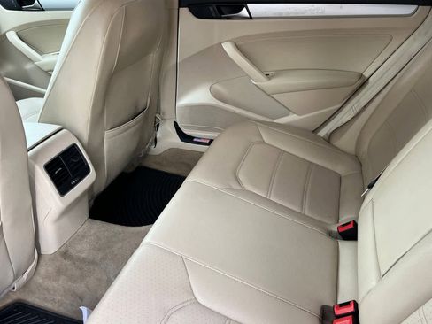 Used 2013 Volkswagen Passat 2.5 SE image 5