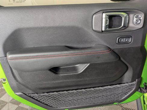 Used 2025 Jeep Wrangler Unlimited Rubicon image 16