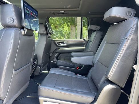 Used 2024 Chevrolet Suburban High Country w/ Advanced Technology Package AWD/4WD image 13