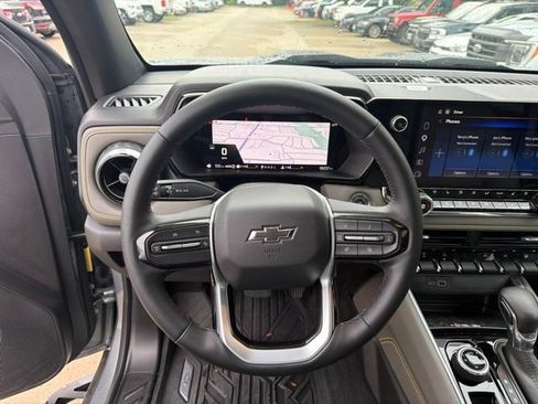 Used 2025 Chevrolet Colorado ZR2 w/ Technology Package AWD/4WD image 23