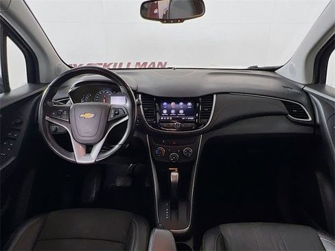 Used 2020 Chevrolet Trax LT w/ LT Convenience Package image 23