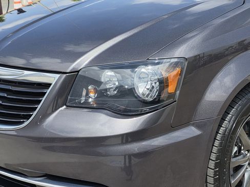 Used 2015 Chrysler Town & Country S w/ Trailer Tow Group FWD image 8