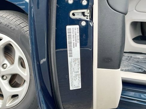 Certified 2024 Chrysler Pacifica Limited AWD/4WD image 32