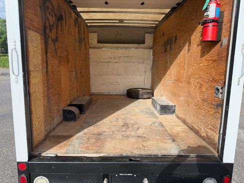 Used 2016 Ford E-350 and Econoline 350 Super Duty w/ Power Windows & Locks Group image 25