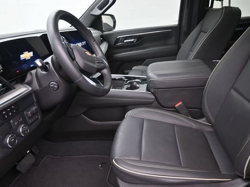 Used 2025 Chevrolet Tahoe Premier w/ Sun And Tow Package RWD image 12