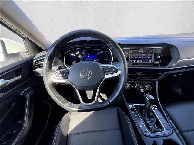 Used 2023 Volkswagen Jetta SE FWD image 7